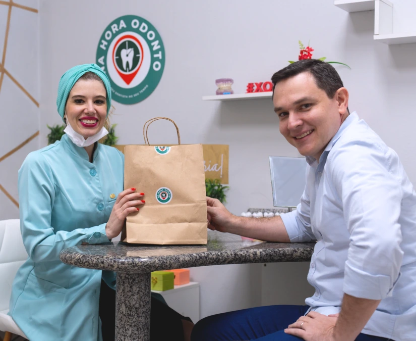 Dra. Silvia em conversa humanizada com paciente